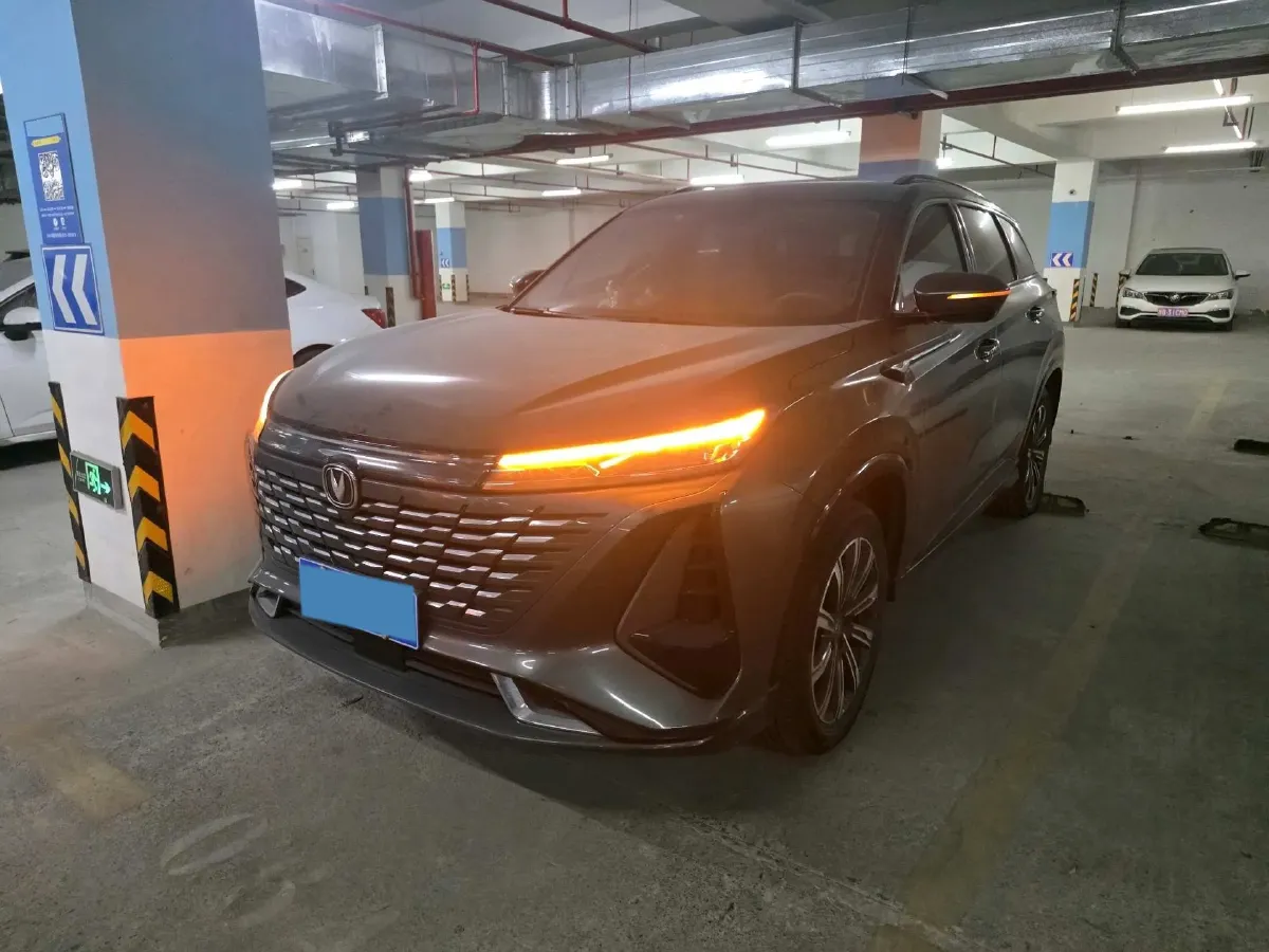 2022 ChangAn CS75 Plus 1.5T 188HP L4 8AT,autocango,china used car exporter,china ev exporter,chinese used car exporter,chinese used ev exporter