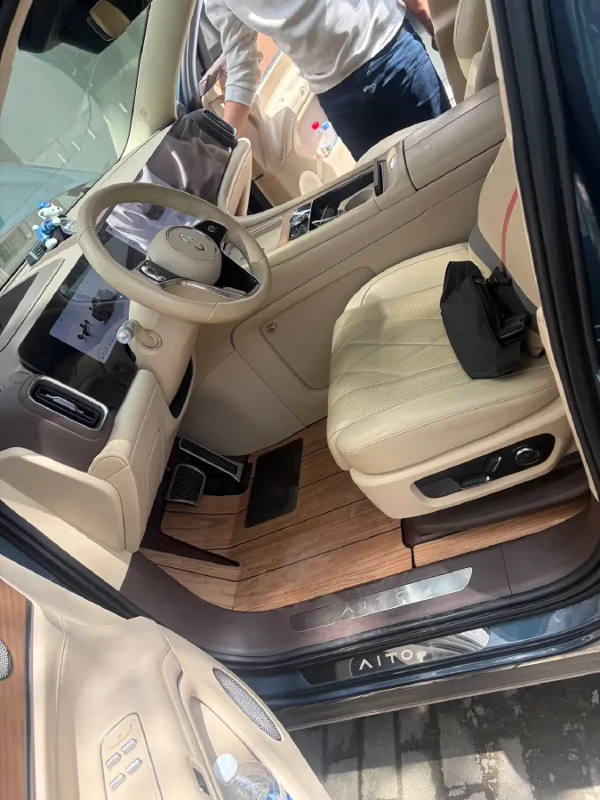 2024 AITO AITO M9 1.5T 152HP L4 REEV 52KWH,autocango,china used car exporter,china ev exporter,chinese used car exporter,chinese used ev exporter