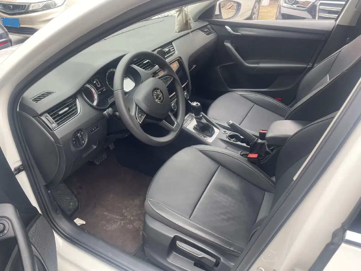 2021 Skoda Octavia 1.5L 113HP L4 6AT,autocango,china used car exporter,china ev exporter,chinese used car exporter,chinese used ev exporter
