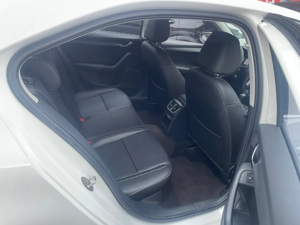 2021 Skoda Octavia 1.5L 113HP L4 6AT,autocango,china used car exporter,china ev exporter,chinese used car exporter,chinese used ev exporter