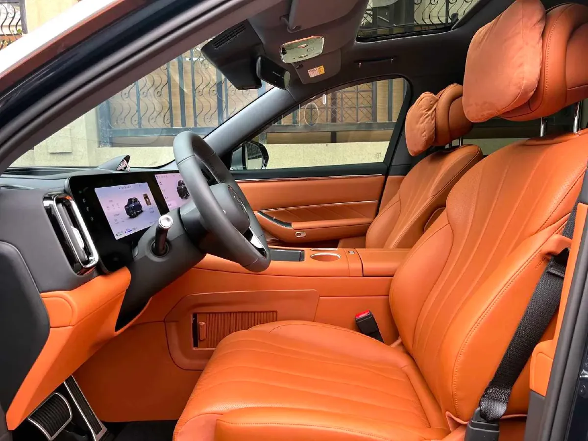 2025 AITO AITO M8 REEV 160HP REEV 53.4KWH,autocango,china used car exporter,china ev exporter,chinese used car exporter,chinese used ev exporter