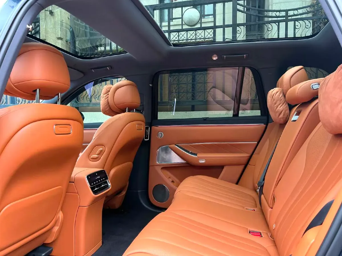 2025 AITO AITO M8 REEV 160HP REEV 53.4KWH,autocango,china used car exporter,china ev exporter,chinese used car exporter,chinese used ev exporter