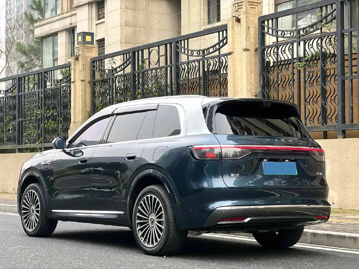 2025 AITO AITO M8 REEV 160HP REEV 53.4KWH,autocango,china used car exporter,china ev exporter,chinese used car exporter,chinese used ev exporter