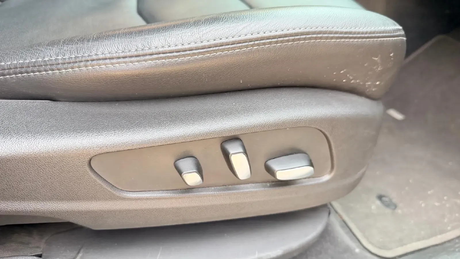 2022 Cadillac XT6 2.0T 237HP L4 9AT,autocango,china used car exporter,china ev exporter,chinese used car exporter,chinese used ev exporter