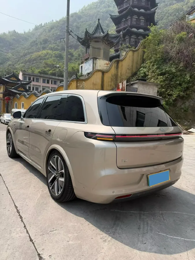 2023 Li L8 Range Extended 154HP REEV 40.9KWH,autocango,china used car exporter,china ev exporter,chinese used car exporter,chinese used ev exporter