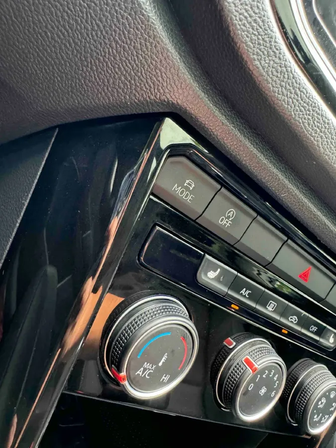 2022 Volkswagen T-Roc 1.4T 150HP L4 7DCT,autocango,china used car exporter,china ev exporter,chinese used car exporter,chinese used ev exporter