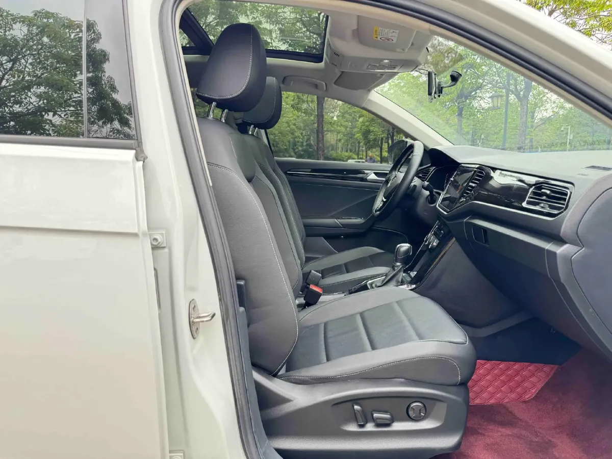 2022 Volkswagen T-Roc 1.4T 150HP L4 7DCT,autocango,china used car exporter,china ev exporter,chinese used car exporter,chinese used ev exporter