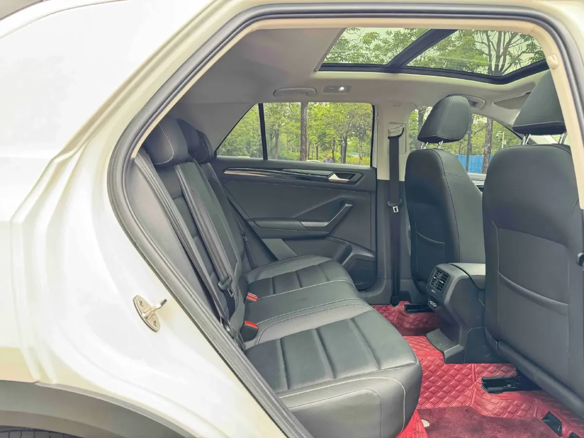 2022 Volkswagen T-Roc 1.4T 150HP L4 7DCT,autocango,china used car exporter,china ev exporter,chinese used car exporter,chinese used ev exporter