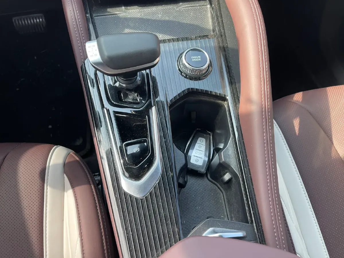 2024 Geely Monjaro 2.0T 238HP L4 8AT,autocango,china used car exporter,china ev exporter,chinese used car exporter,chinese used ev exporter