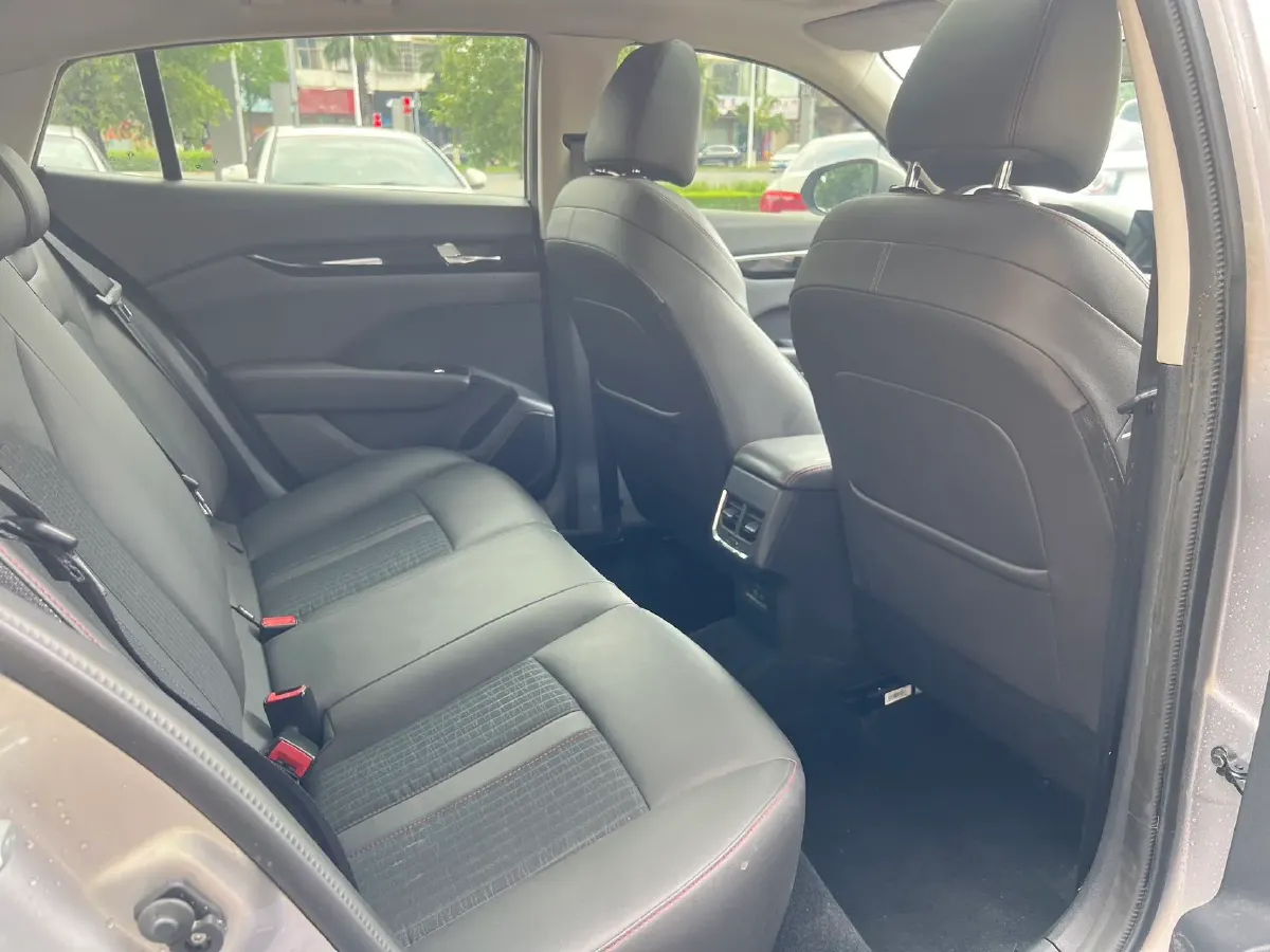 2020 DongFeng Aeolus YiXuan 1.5T 150HP L4 6DCT,autocango,china used car exporter,china ev exporter,chinese used car exporter,chinese used ev exporter