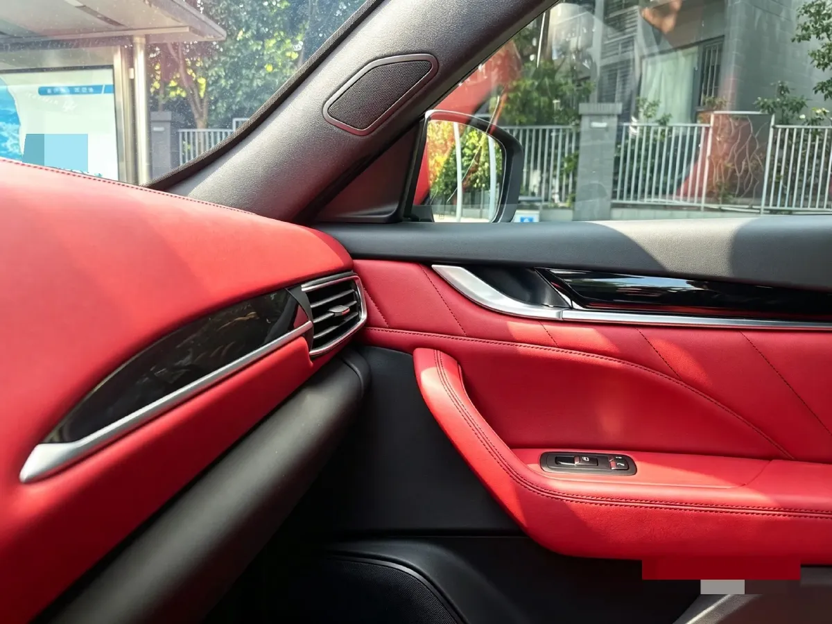 2022 Maserati Levante 2.0T 330HP L4 8AT,autocango,china used car exporter,china ev exporter,chinese used car exporter,chinese used ev exporter