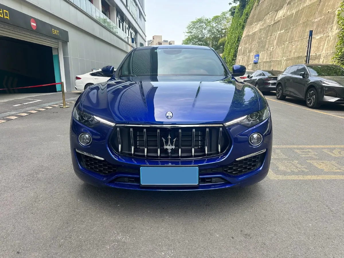 2022 Maserati Levante 2.0T 330HP L4 8AT,autocango,china used car exporter,china ev exporter,chinese used car exporter,chinese used ev exporter