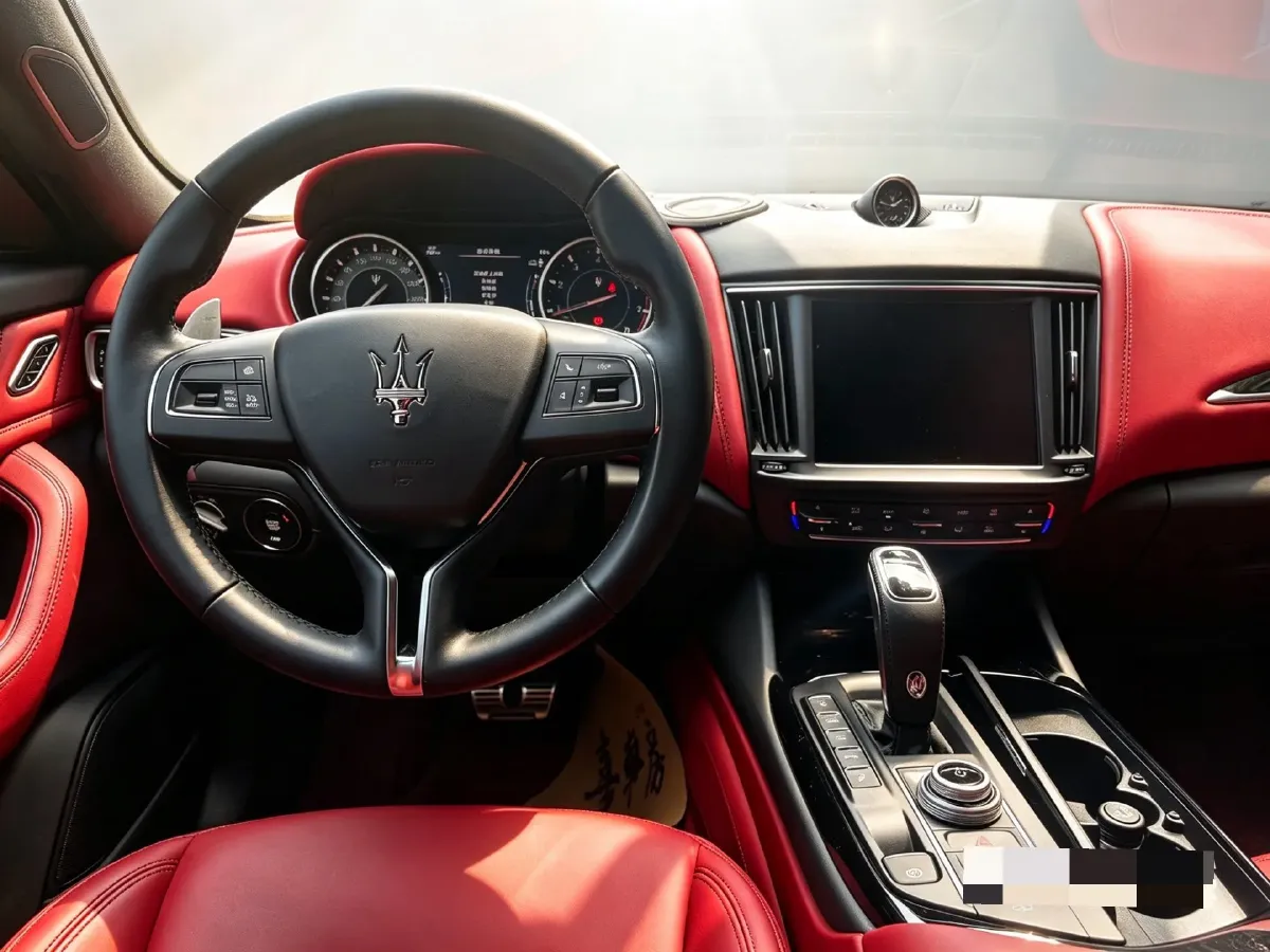 2022 Maserati Levante 2.0T 330HP L4 8AT,autocango,china used car exporter,china ev exporter,chinese used car exporter,chinese used ev exporter