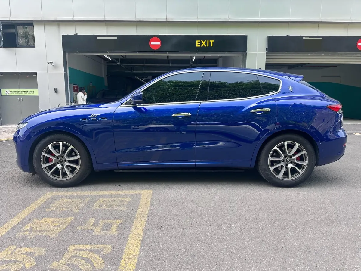 2022 Maserati Levante 2.0T 330HP L4 8AT,autocango,china used car exporter,china ev exporter,chinese used car exporter,chinese used ev exporter