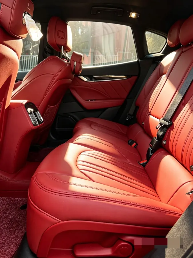 2022 Maserati Levante 2.0T 330HP L4 8AT,autocango,china used car exporter,china ev exporter,chinese used car exporter,chinese used ev exporter