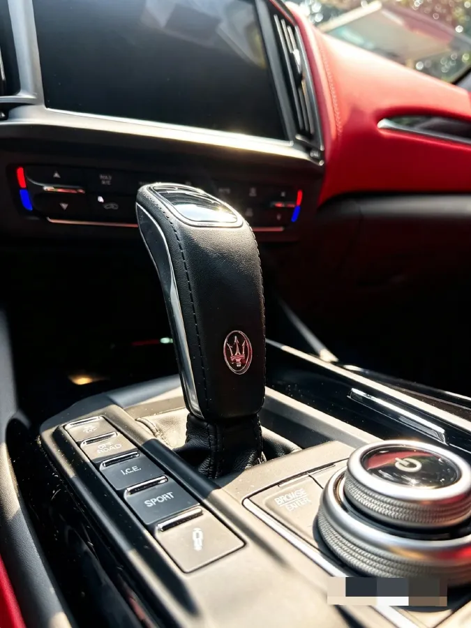 2022 Maserati Levante 2.0T 330HP L4 8AT,autocango,china used car exporter,china ev exporter,chinese used car exporter,chinese used ev exporter