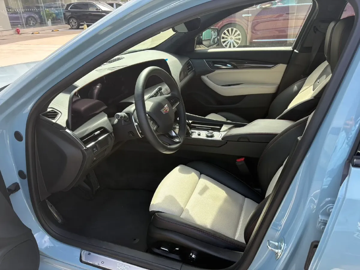 2025 Cadillac CT5 2.0T 237HP L4 10AT,autocango,china used car exporter,china ev exporter,chinese used car exporter,chinese used ev exporter