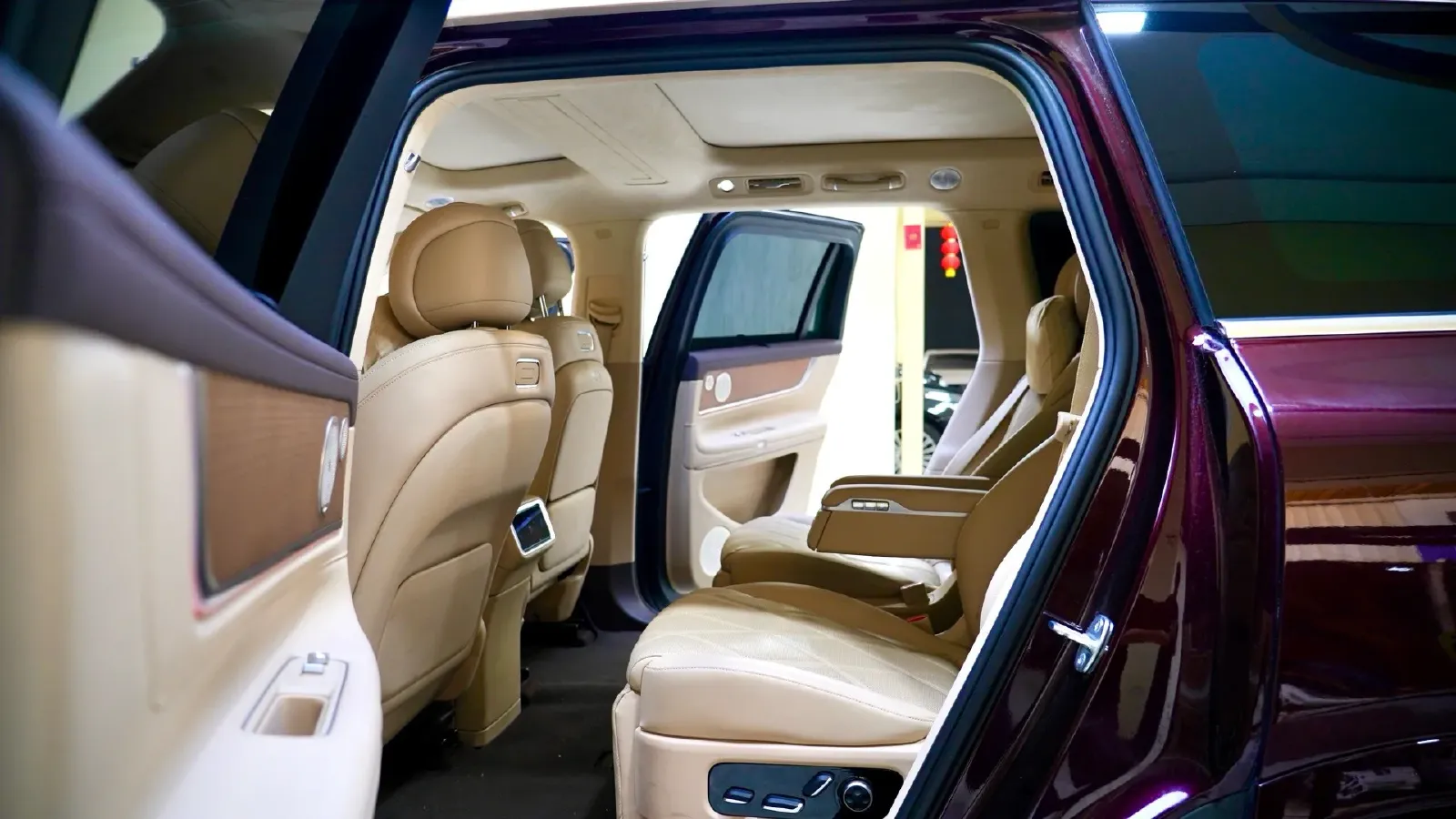 2025 AITO AITO M9 REEV 160HP REEV 52KWH,autocango,china used car exporter,china ev exporter,chinese used car exporter,chinese used ev exporter