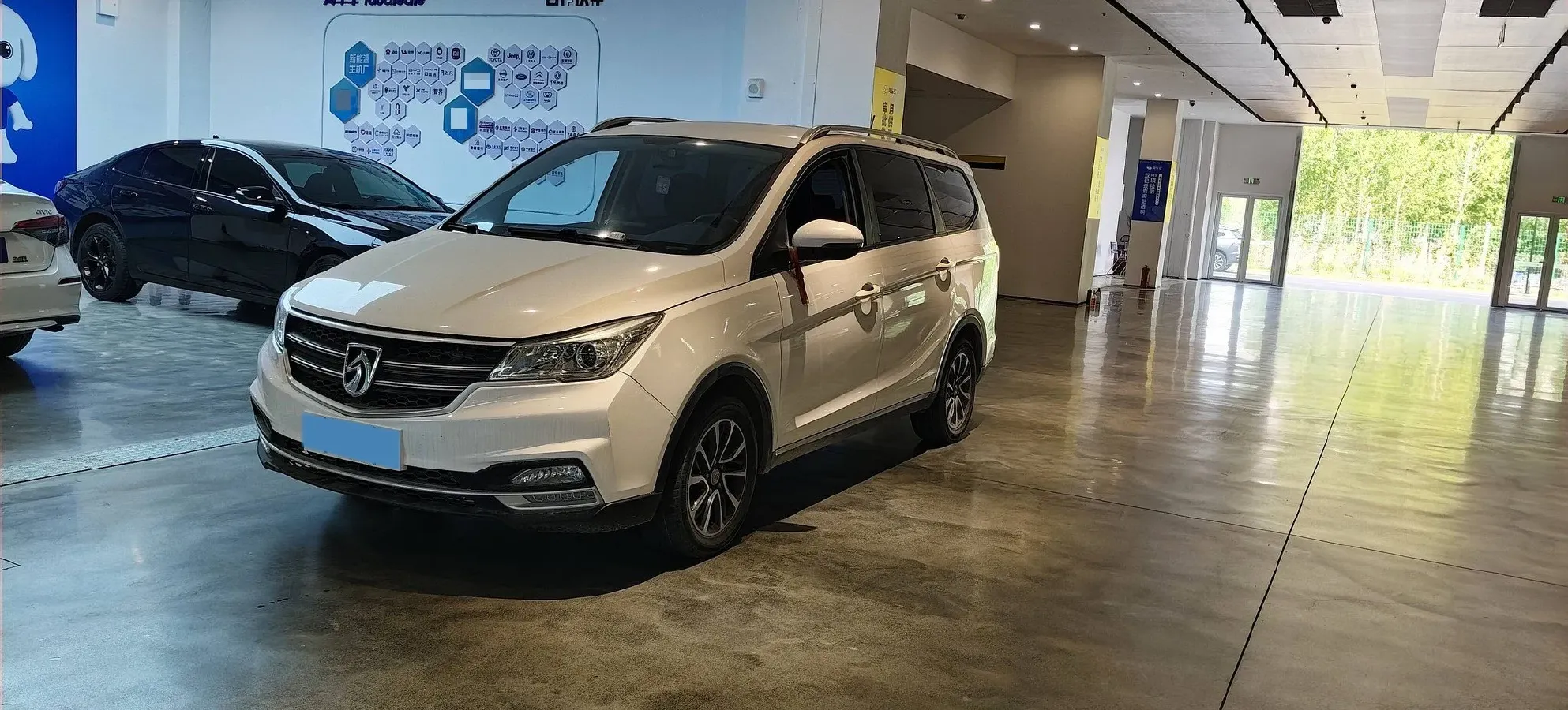 2021 BaoJun 730 1.5L 105HP L4 6MT,autocango,china used car exporter,china ev exporter,chinese used car exporter,chinese used ev exporter