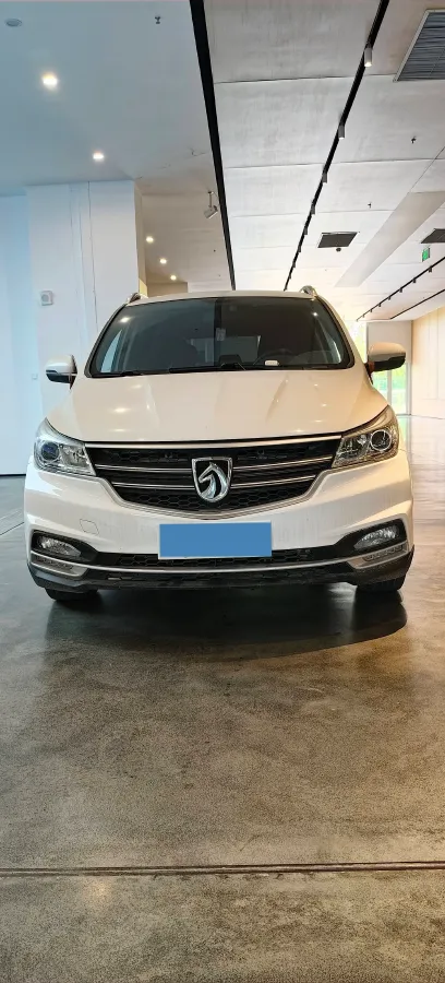 2021 BaoJun 730 1.5L 105HP L4 6MT,autocango,china used car exporter,china ev exporter,chinese used car exporter,chinese used ev exporter
