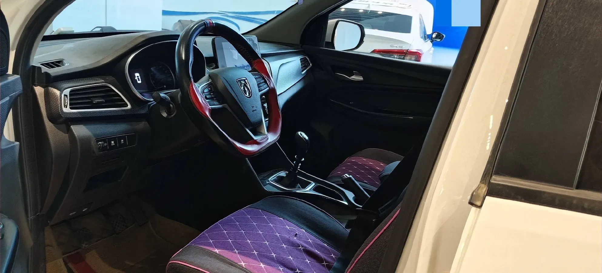 2021 BaoJun 730 1.5L 105HP L4 6MT,autocango,china used car exporter,china ev exporter,chinese used car exporter,chinese used ev exporter