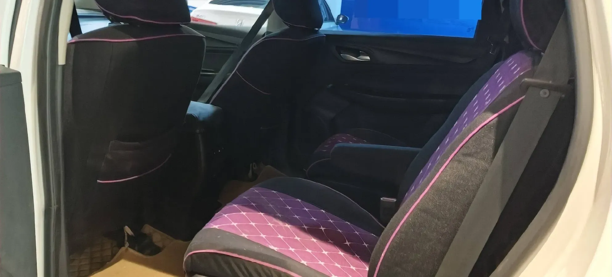 2021 BaoJun 730 1.5L 105HP L4 6MT,autocango,china used car exporter,china ev exporter,chinese used car exporter,chinese used ev exporter