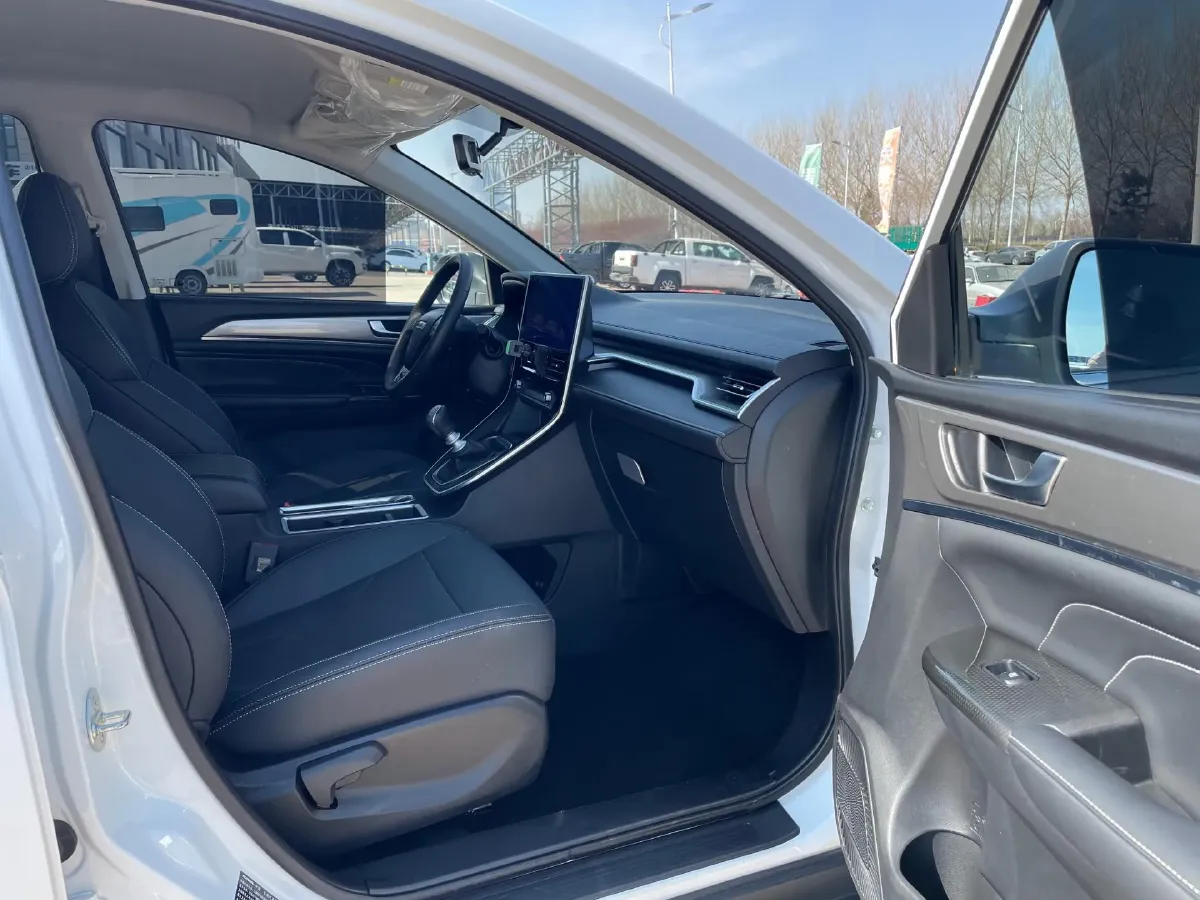 2022 ChangAn Oshan X7 Plus 1.5T 170HP L4 6MT,autocango,china used car exporter,china ev exporter,chinese used car exporter,chinese used ev exporter