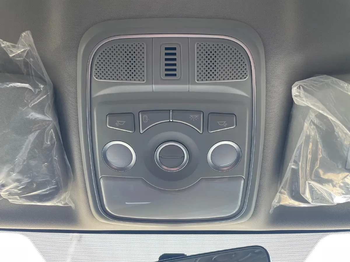 2022 ChangAn Oshan X7 Plus 1.5T 170HP L4 6MT,autocango,china used car exporter,china ev exporter,chinese used car exporter,chinese used ev exporter