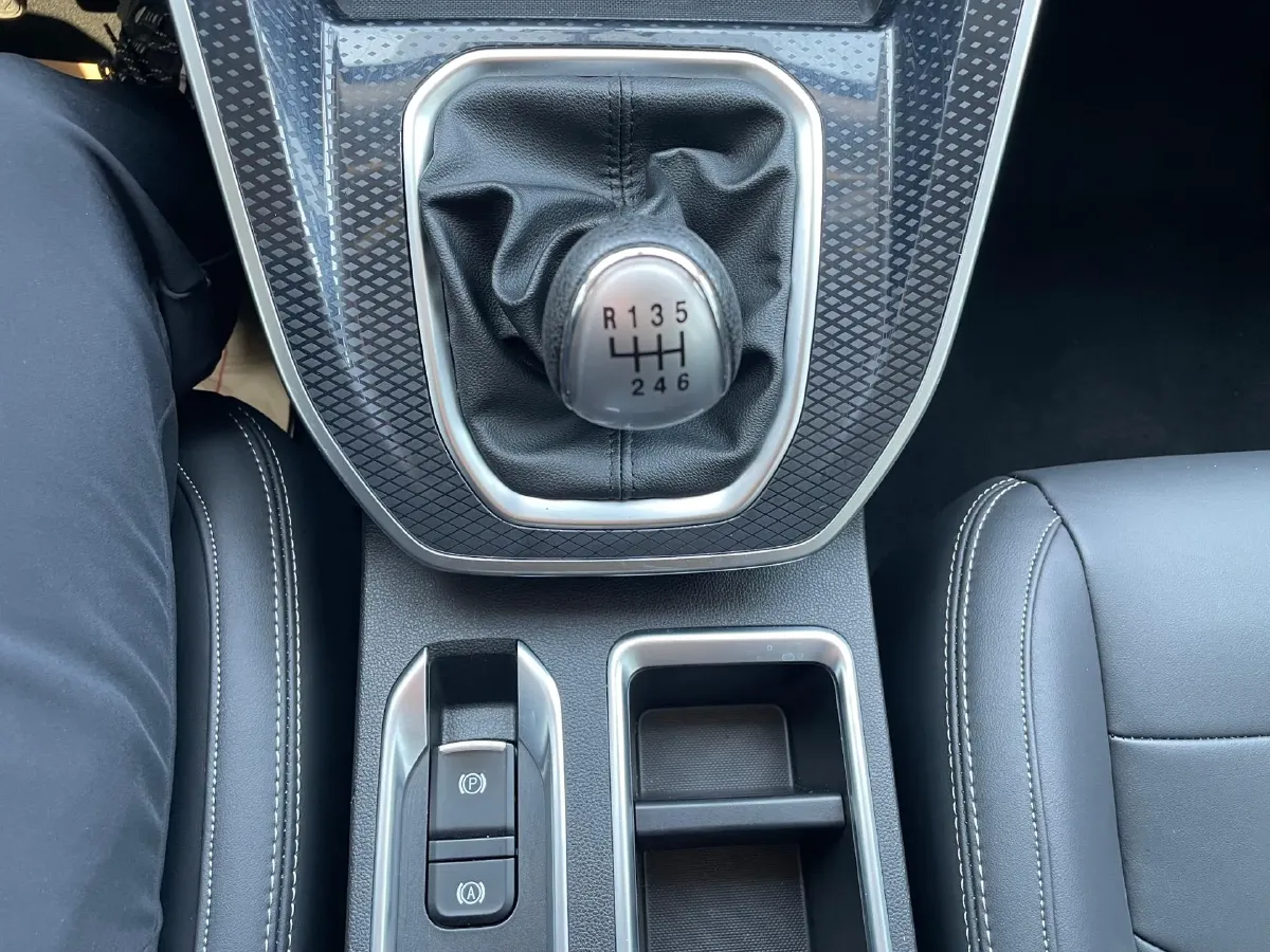 2022 ChangAn Oshan X7 Plus 1.5T 170HP L4 6MT,autocango,china used car exporter,china ev exporter,chinese used car exporter,chinese used ev exporter