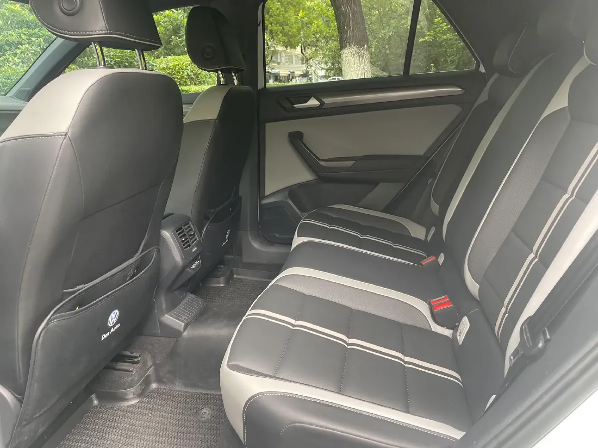 2023 Volkswagen T-Roc 1.5T 160HP L4 7DCT,autocango,china used car exporter,china ev exporter,chinese used car exporter,chinese used ev exporter