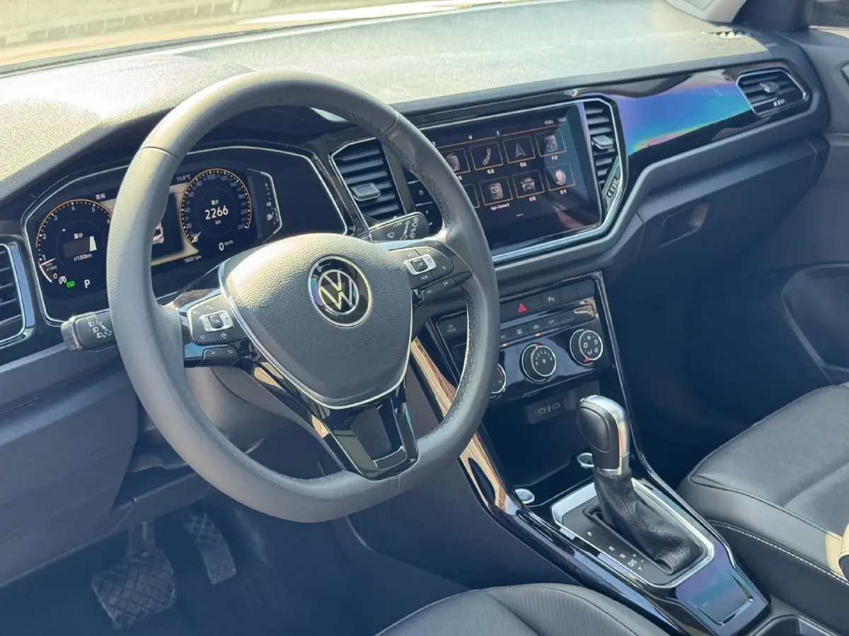 2022 Volkswagen T-Roc 1.4T 150HP L4 7DCT,autocango,china used car exporter,china ev exporter,chinese used car exporter,chinese used ev exporter