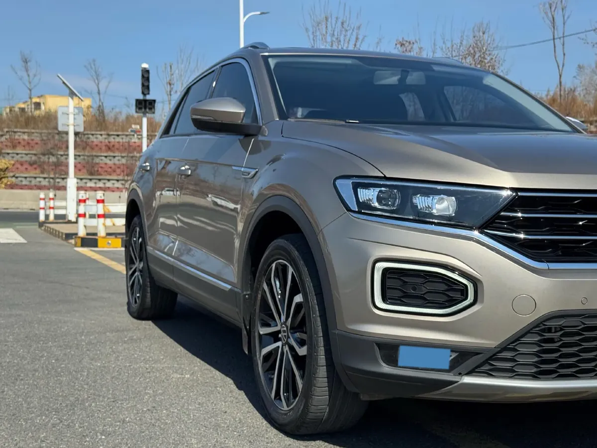 2022 Volkswagen T-Roc 1.4T 150HP L4 7DCT,autocango,china used car exporter,china ev exporter,chinese used car exporter,chinese used ev exporter