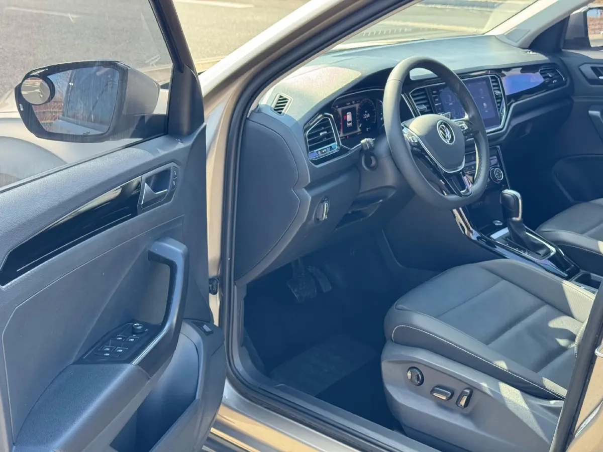 2022 Volkswagen T-Roc 1.4T 150HP L4 7DCT,autocango,china used car exporter,china ev exporter,chinese used car exporter,chinese used ev exporter