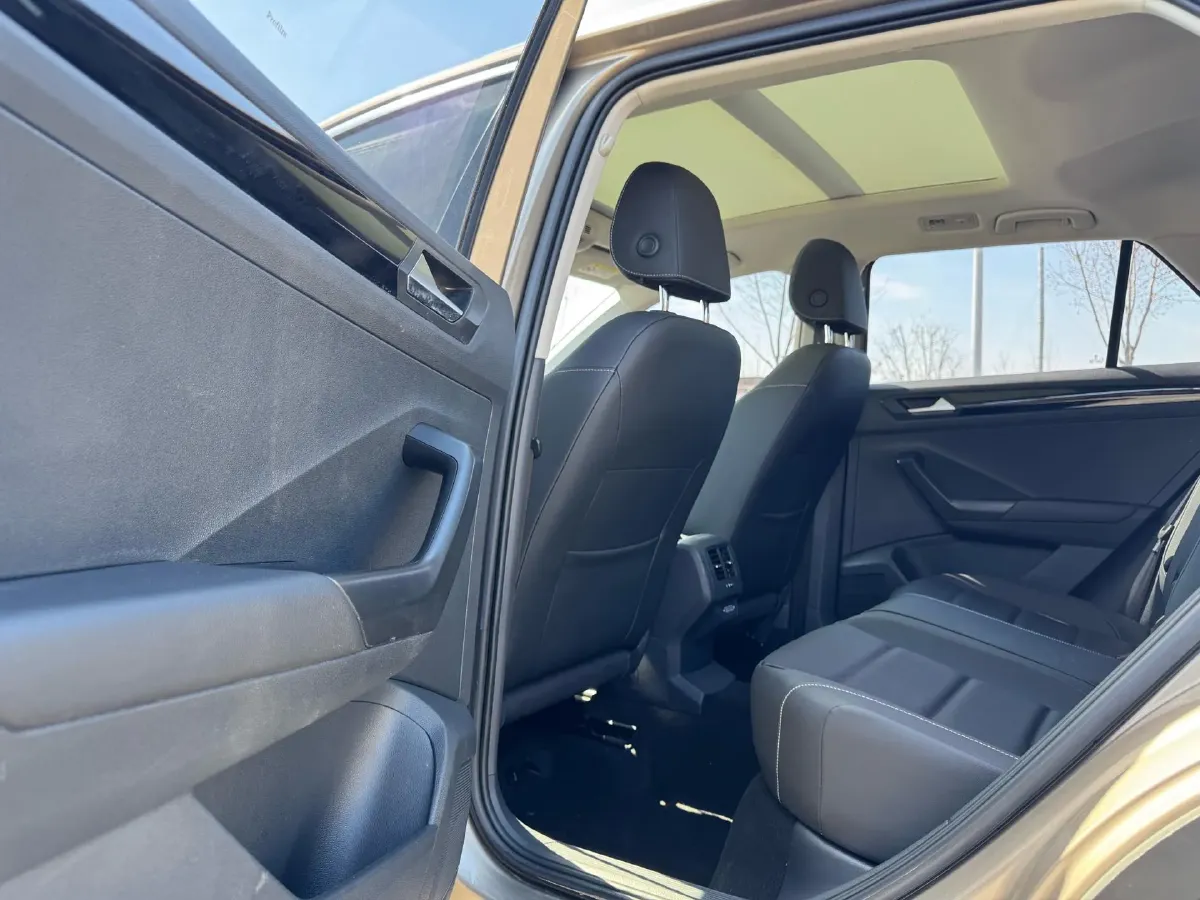 2022 Volkswagen T-Roc 1.4T 150HP L4 7DCT,autocango,china used car exporter,china ev exporter,chinese used car exporter,chinese used ev exporter