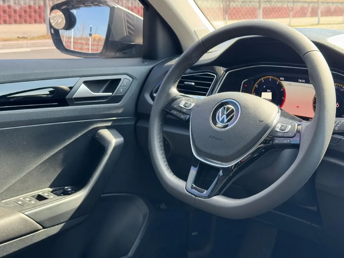 2022 Volkswagen T-Roc 1.4T 150HP L4 7DCT,autocango,china used car exporter,china ev exporter,chinese used car exporter,chinese used ev exporter