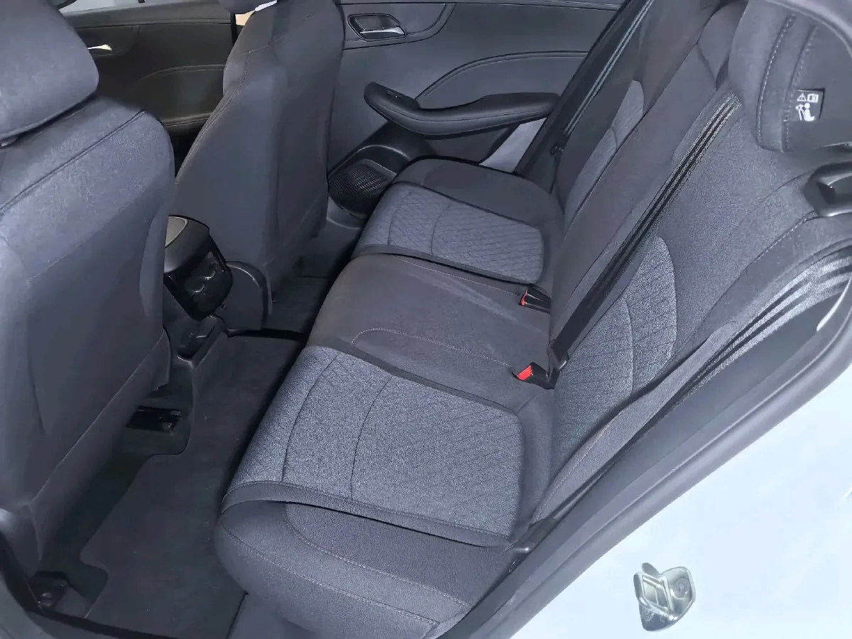 2023 Roewe i5 1.5L 129HP L4 5MT,autocango,china used car exporter,china ev exporter,chinese used car exporter,chinese used ev exporter