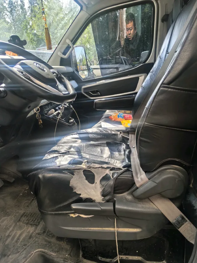 2023 MAXUS XinTu V70 2.0T 125HP L4 6MT,autocango,china used car exporter,china ev exporter,chinese used car exporter,chinese used ev exporter