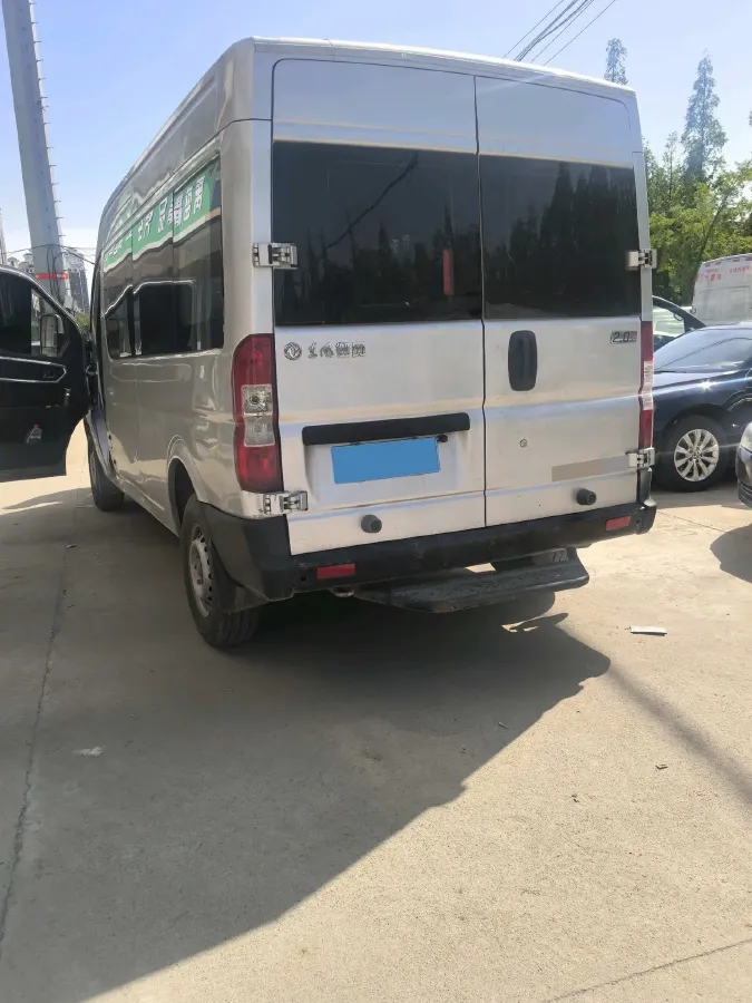 2023 MAXUS XinTu V70 2.0T 125HP L4 6MT,autocango,china used car exporter,china ev exporter,chinese used car exporter,chinese used ev exporter