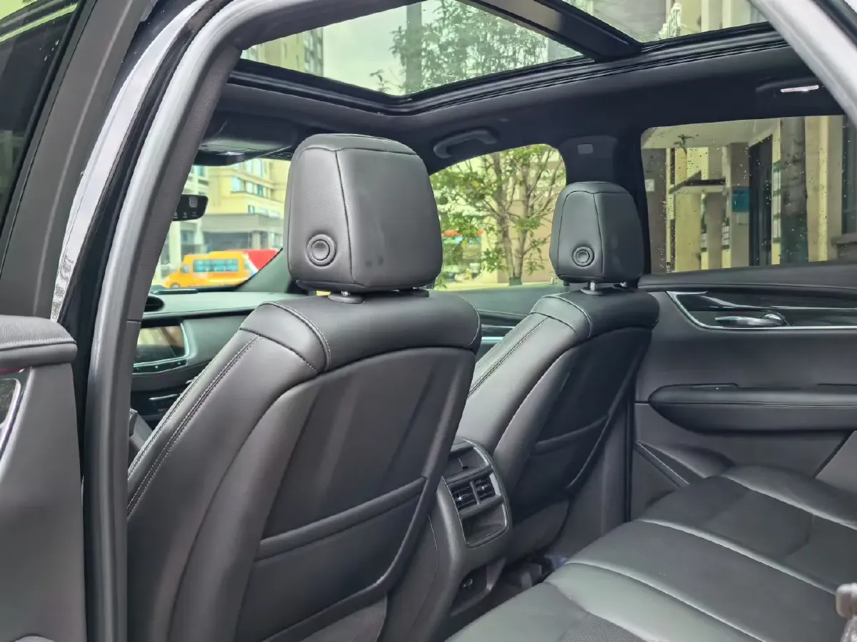 2021 Cadillac XT5 2.0T 237HP L4 9AT,autocango,china used car exporter,china ev exporter,chinese used car exporter,chinese used ev exporter