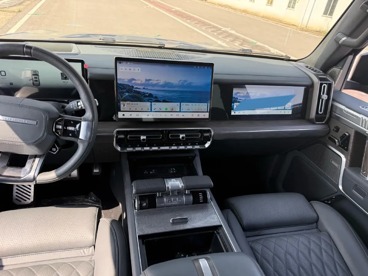 2024 M Hero 917 REEV 197HP 2AT REEV 65.8KWH,autocango,china used car exporter,china ev exporter,chinese used car exporter,chinese used ev exporter