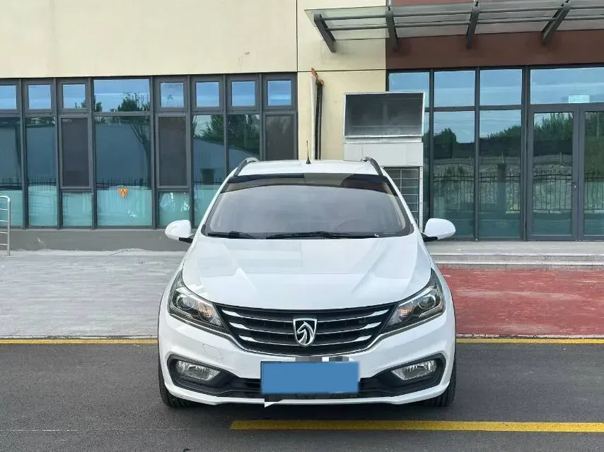 2017 BaoJun 310W 1.5L 112HP L4 6MT,autocango,china used car exporter,china ev exporter,chinese used car exporter,chinese used ev exporter