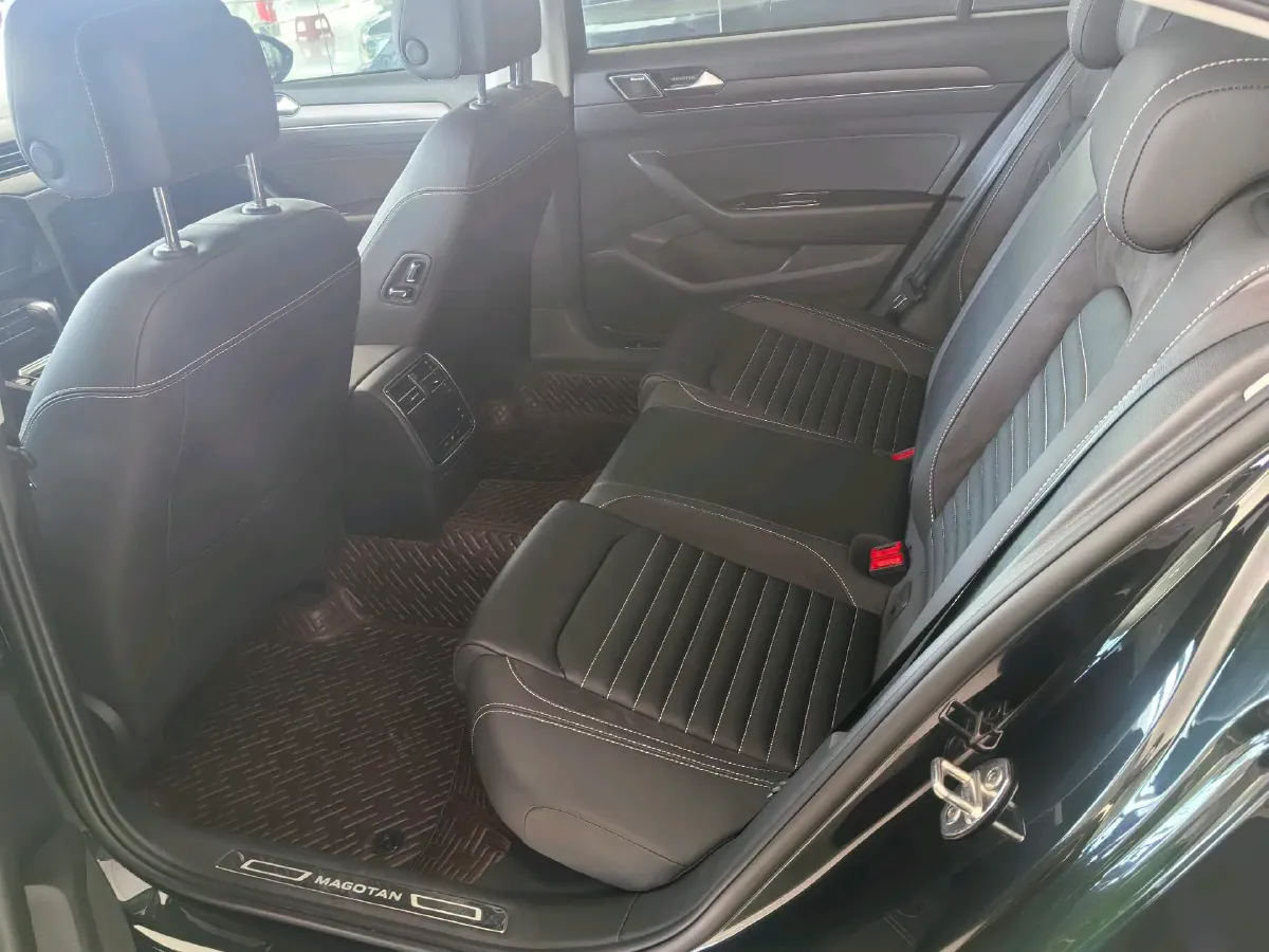 2020 Volkswagen Magotan 2.0T 186HP L4 7DCT,autocango,china used car exporter,china ev exporter,chinese used car exporter,chinese used ev exporter
