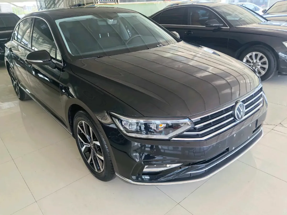 2020 Volkswagen Magotan 2.0T 186HP L4 7DCT,autocango,china used car exporter,china ev exporter,chinese used car exporter,chinese used ev exporter