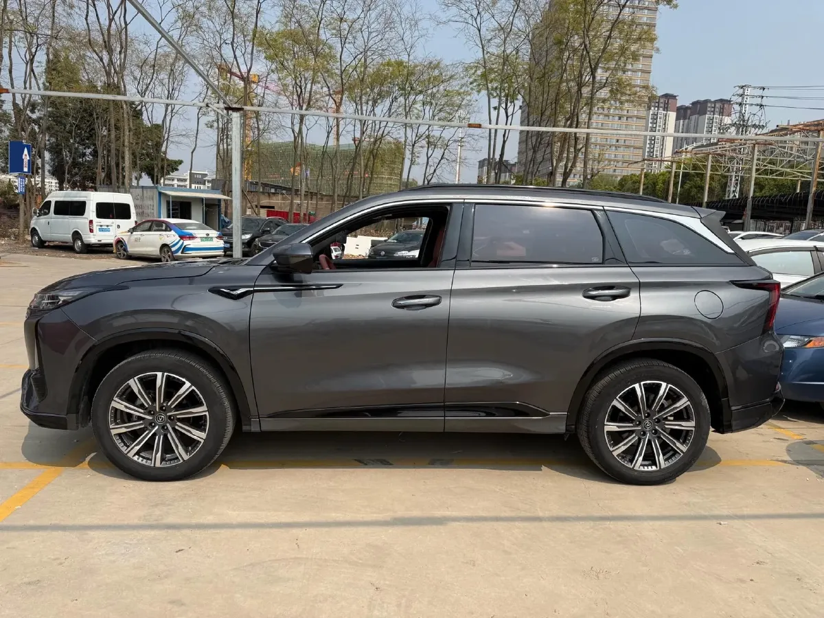 2023 ChangAn CS75 Plus 1.5T 188HP L4 8AT,autocango,china used car exporter,china ev exporter,chinese used car exporter,chinese used ev exporter