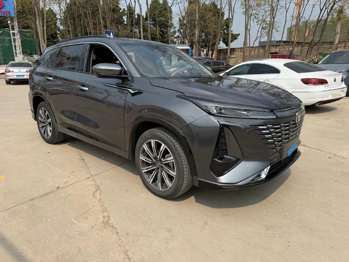2023 ChangAn CS75 Plus 1.5T 188HP L4 8AT,autocango,china used car exporter,china ev exporter,chinese used car exporter,chinese used ev exporter