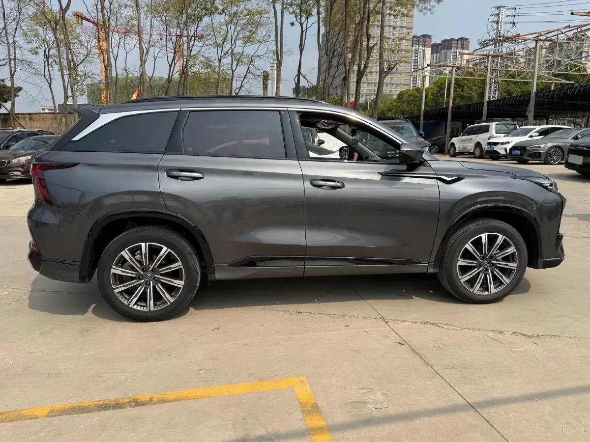 2023 ChangAn CS75 Plus 1.5T 188HP L4 8AT,autocango,china used car exporter,china ev exporter,chinese used car exporter,chinese used ev exporter