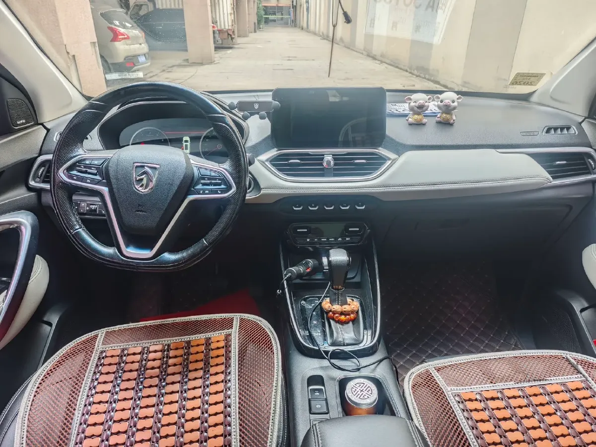 2018 BaoJun 530 1.5T 150HP L4 6DCT,autocango,china used car exporter,china ev exporter,chinese used car exporter,chinese used ev exporter