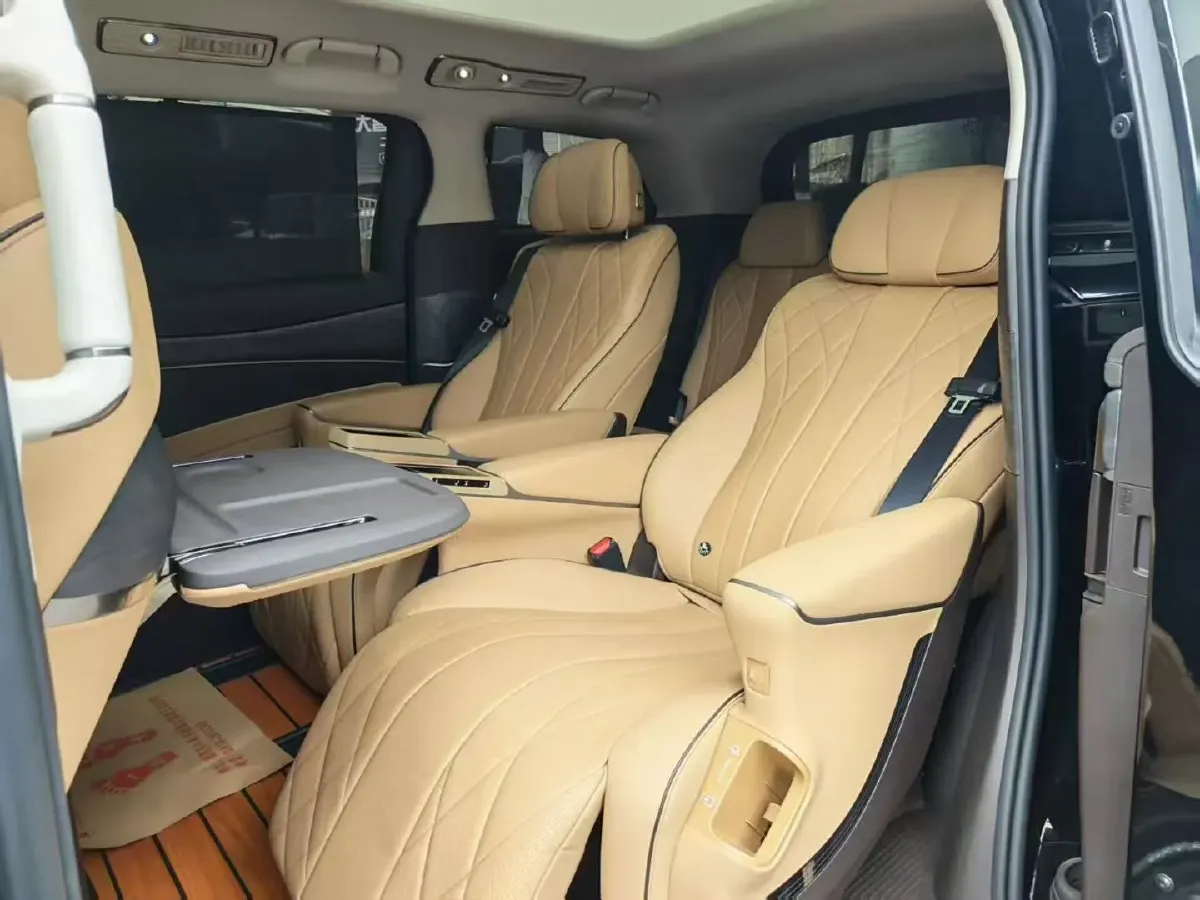 2025 Denza D9 1.5T 156HP L4 E-CVT PHEV 40KWH,autocango,china used car exporter,china ev exporter,chinese used car exporter,chinese used ev exporter