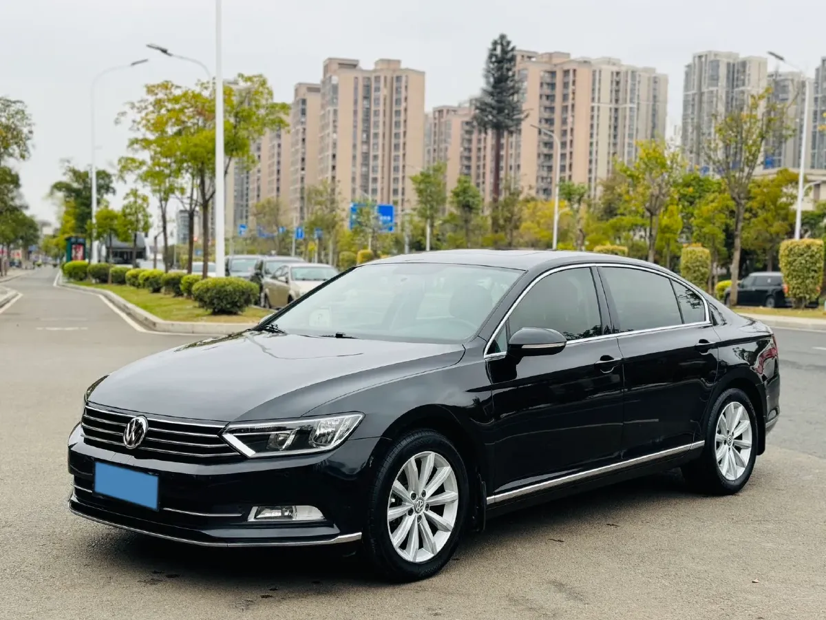 2018 Volkswagen Magotan 1.8T 180HP L4 7DCT,autocango,china used car exporter,china ev exporter,chinese used car exporter,chinese used ev exporter