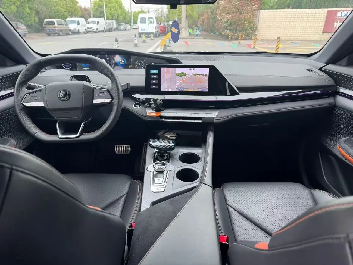 2022 ChangAn UNI-V 1.5T 188HP L4 7DCT,autocango,china used car exporter,china ev exporter,chinese used car exporter,chinese used ev exporter